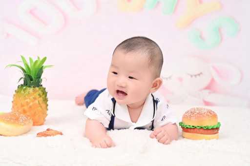 开平宝宝在妈妈肚子里