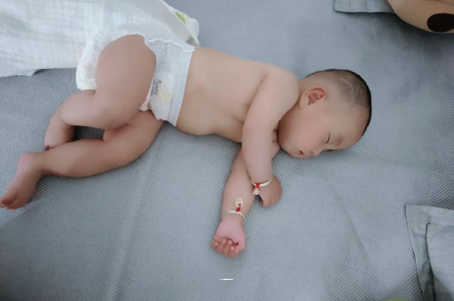 开平怀孕多久肚子会胀气
